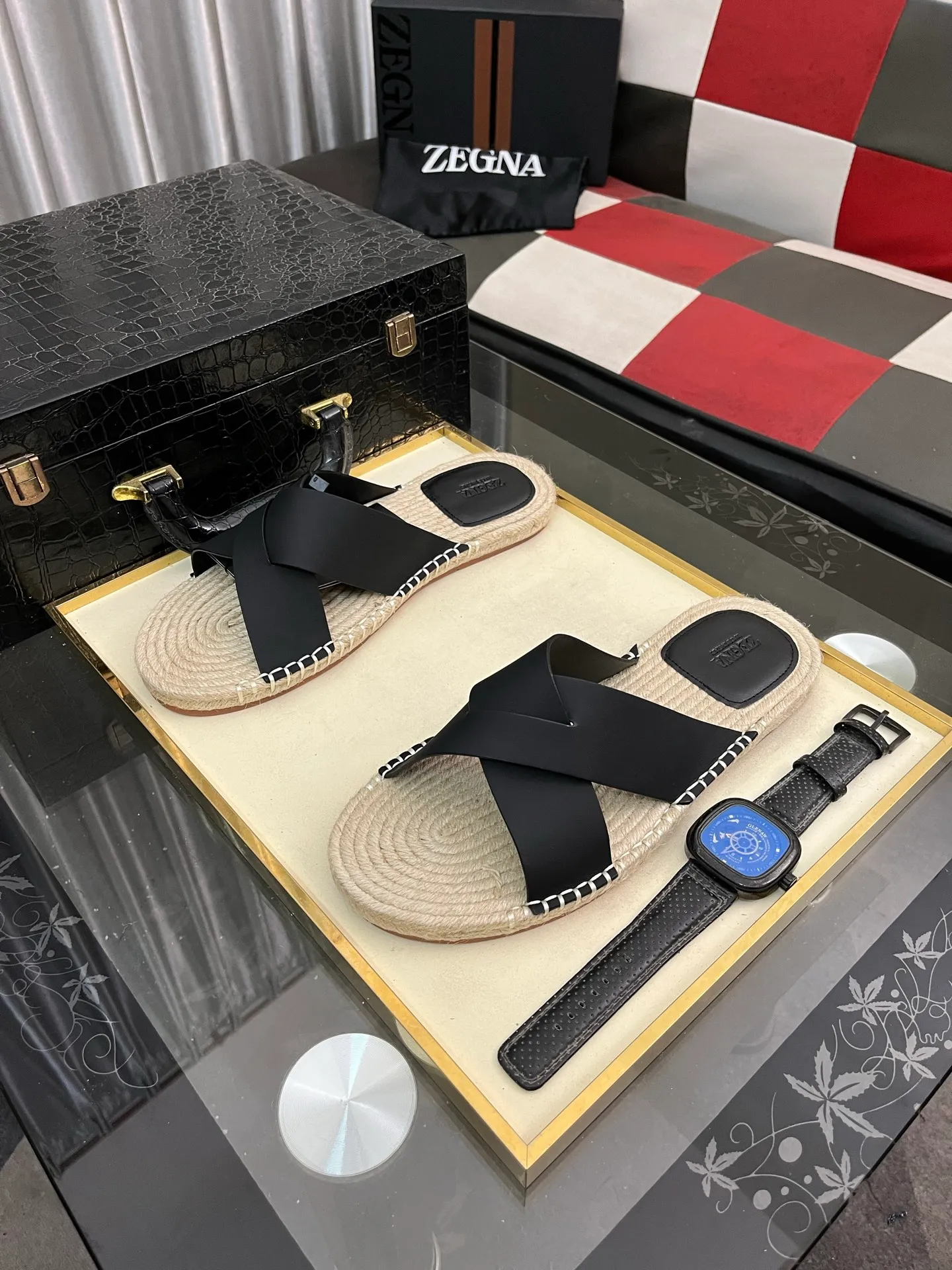 Men's shoes 💰320⌚️⌚️《HERMES》Hermès 💁♂️Men's casual slippers, compare the quality at the counter🧚🏿♂️ The upper layer has a stone pattern with clear texture, showing high-end, high-end, comfortable to wear and versatile. Purely hand-pulled, raw rubber breathable outsole, breathable and comfortable lambskin lining, 100% comfortable density, original rubber outsole wear-resistant code number 38-44. Can be customized 45-46-47
